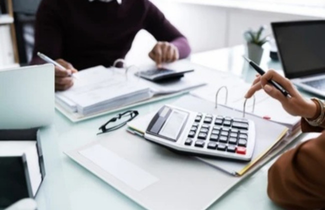 Применяется ли административная ответственность к должностным лицам за административные правонарушения, совершенные за периоды, не относящиеся к их работе