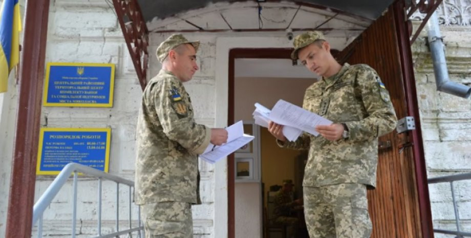 Чоловікам, які подали документи на відстрочку, ТЦК надало її до 12 серпня – чому так вийшло