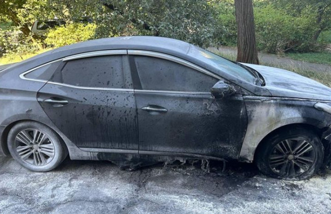 В Киеве задержали мужчин, которые сожгли авто общественной активистки