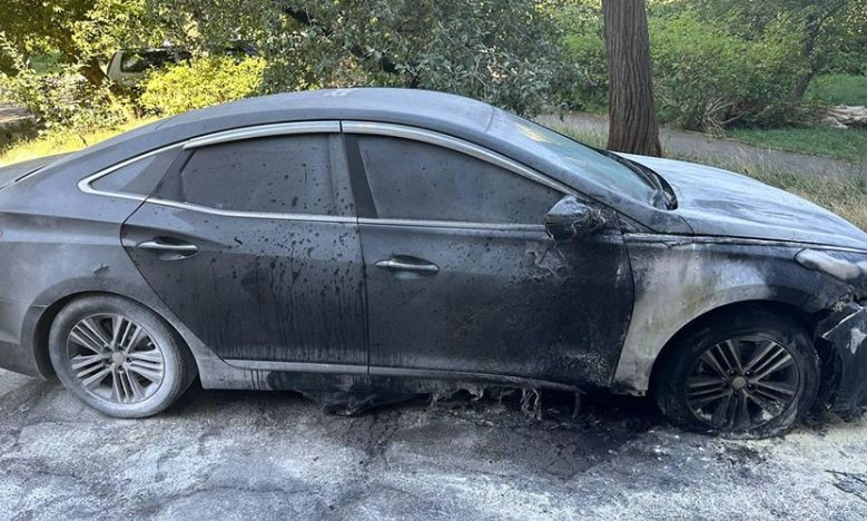 В Киеве задержали мужчин, которые сожгли авто общественной активистки