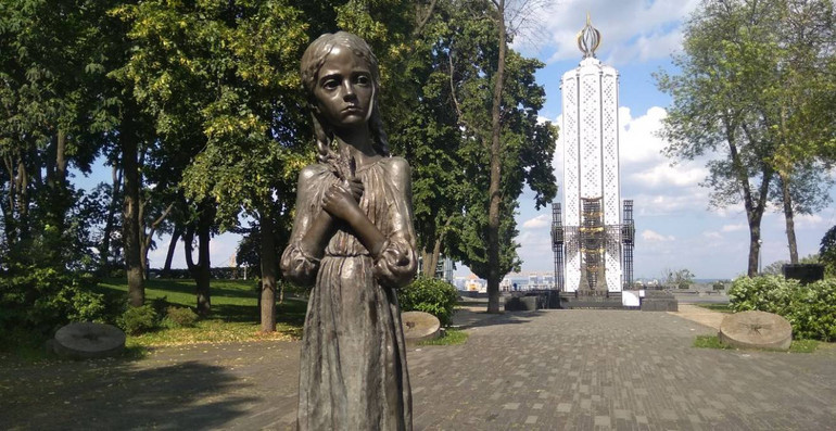 У музеї Голодомору з’являться наглядова та експертна ради: Володимир Зеленський підписав закон