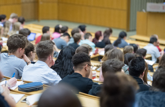 Отчисление и последующее поступление в другой университет на тот же уровень образования приведет к потере права на отсрочку