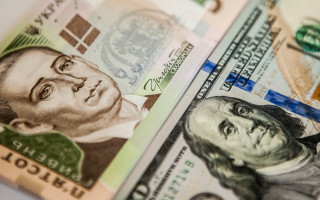 Реальные зарплаты в Украине превысят довоенный уровень, но рост курса доллара снижает доходы