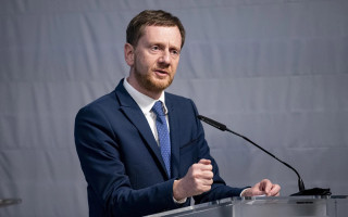 Премьер Саксонии предлагает сократить военную помощь Украине