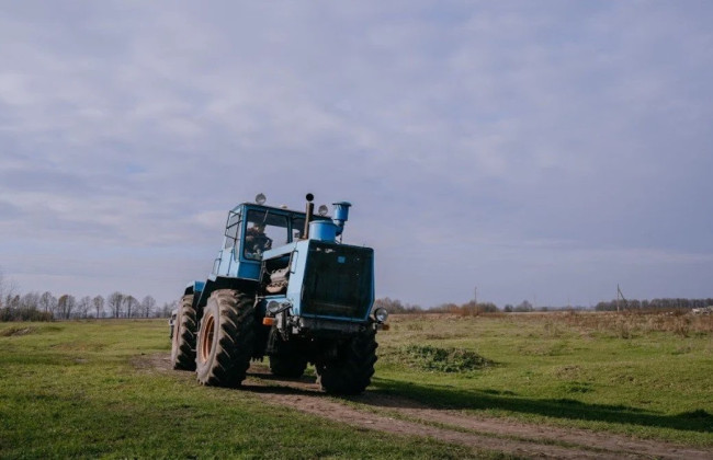 Тракторист отказался пройти осмотр на состояние опьянения и обвинил полицию в противоправном проникновении в его домовладение: чем все закончилось