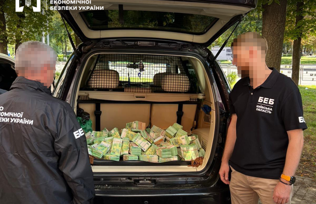 В багажнике бухгалтера компании, которая поставляла продукты для Минобороны, нашли €4,7 млн ​​наличных