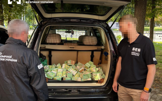 В багажнике бухгалтера компании, которая поставляла продукты для Минобороны, нашли €4,7 млн ​​наличных