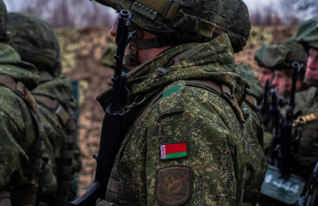 Беларусь заявила, что стягивает войска и комплексы «Искандер» к границе с Украиной