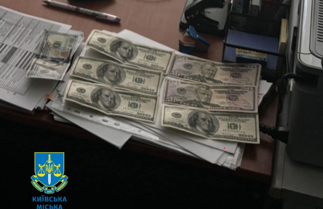 В Киеве разоблачили чиновника Госпродпотребслужбы на взятке за сертификаты для работы с пестицидами