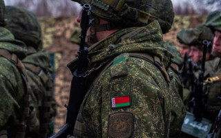 Беларусь заявила, что стягивает войска и комплексы «Искандер» к границе с Украиной