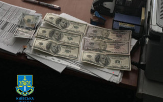 В Києві викрили посадовця Держпродспоживслужби на хабарі за сертифікати для роботи з пестицидами