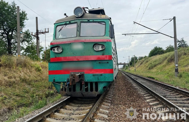 В Виннице грузовой поезд сбил 82-летнюю женщину