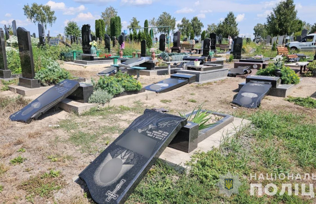 В Винницкой области мужчина разгромил более 70 могил гражданских и военных