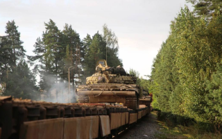 Білорусь стягує танки до кордону з Україною, відео