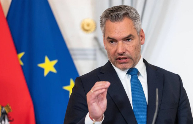 Канцлер Австрии заявил, что спецслужбы должны иметь больше полномочий для мониторинга переписок в WhatsApp, Signal или Telegram