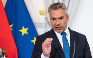 Канцлер Австрии заявил, что спецслужбы должны иметь больше полномочий для мониторинга переписок в WhatsApp, Signal или Telegram