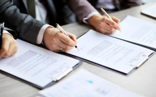 Чи законно включити до колективного договору пункт про обмеження деяких виплат для сумісників