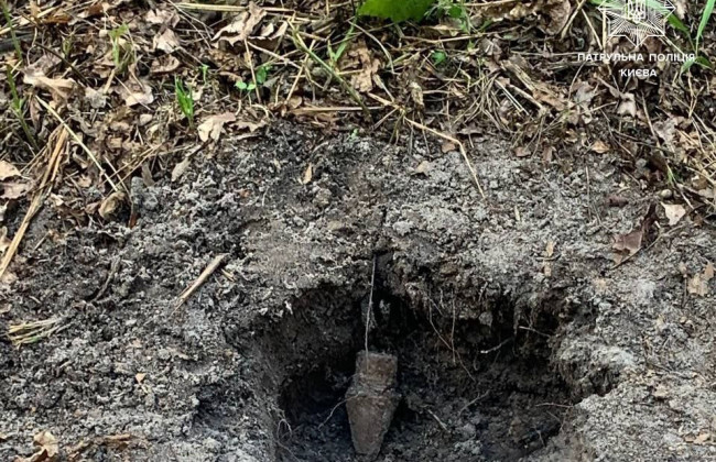 В Киеве обнаружили опасный предмет – на место вызвали взрывотехников и следователей