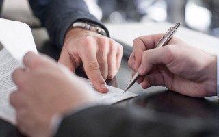 Какой должна быть процедура сокращения работника с которым приостановлено действие трудового договора: разъяснение