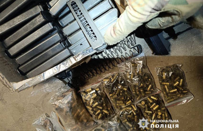 Правоохранители задержали подозреваемых, которые через интернет приторговывали оружием и боеприпасами