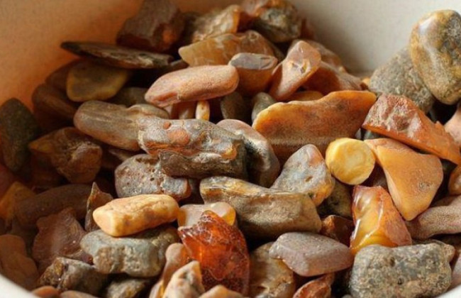 На Рівненщині покупцю маршруткою передали пакунок із бурштином на 100 тисяч гривень