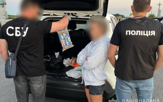 Наркотики вместо стирального порошка в коробке – задержаны двое подозреваемых
