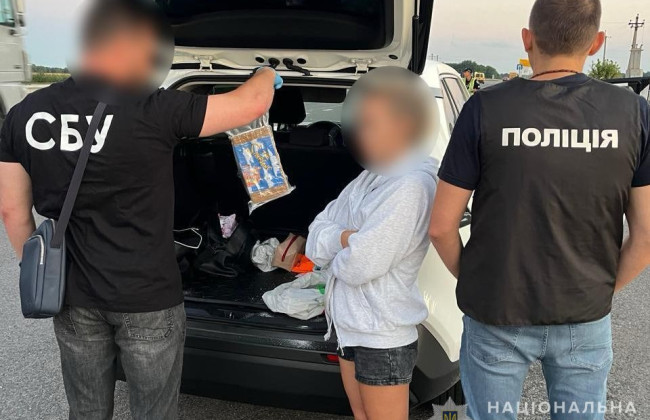 Наркотики вместо стирального порошка в коробке – задержаны двое подозреваемых