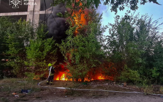 Рятувальники ДСНС назвали причину диму в Дарницькому районі Києва – що відомо