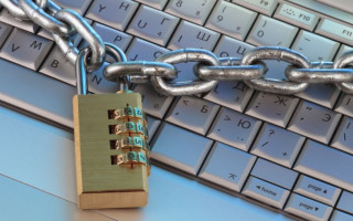 Кабмин предлагает запретить сайты, к иностранным разработчикам которых применены санкции