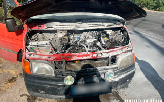 На Полтавщине полицейский и военные предотвратили пожар в микроавтобусе