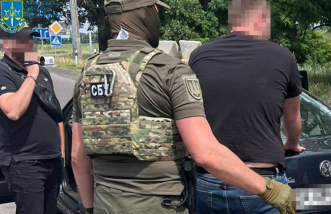 За 1250 долларов обещали не проводить проверку при растаможке авто: в Черкасской области осуждены чиновники таможни