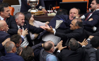 У парламенті Туреччини спалахнула масова бійка під час обговорення справи ув'язненого опозиціонера