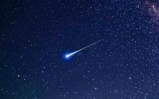 Над Києвом пролетів метеор з вираженим «хвостом» – відео