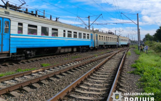 На Киевщине под колесами пассажирского поезда погибла 19-летняя девушка под колесами пассажирского поезда