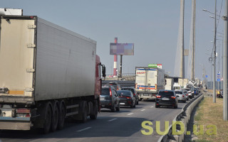 У Києві через спеку обмежили рух вантажівок