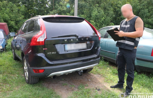 В Чернигове разоблачили благотворительный фонд на продаже автомобилей, завезенных под видом гуманитарной помощи