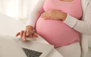 Отримання страхових виплат у зв’язку з вагітністю та пологами: що слід знати