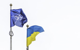 Украина пригласила в НАТО тяжелую строительную, инженерную и медицинскую технику