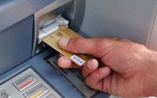 На Житомирщині чоловік влаштував шопінг з викраденою банківською карткою людини з інвалідністю