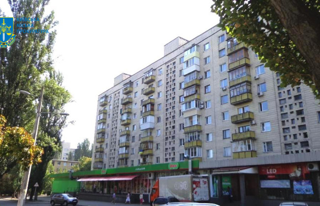 В Киеве предприниматели незаконно завладели частью подвала жилого дома и создали там мясной цех