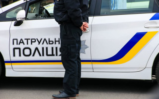 Полицию в Киеве просят усилить контроль за тяжеловесным транспортом на мосту Патона