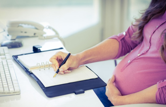 Гоструда объясняет, может ли работодатель во время военного положения установить беременной работнице испытательный срок