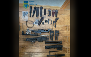 В Киеве будут судить мужчину, который продавал автоматы за 50 тысяч гривен и отправлял их по почте