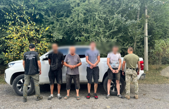 На Закарпатье задержаны мужчины во время переправки в Румынию двух уклонистов