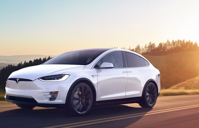 Tesla вдруге відкликає тисячі авто через проблеми з обшивкою