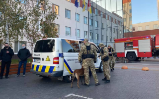 До низки судів в різних областях почали надходити повідомлення про замінування