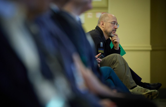 Денис Шмыгаль поручил Минобороны и Минздраву разобраться, почему раненые военнослужащие вынуждены ходить на ВЛК