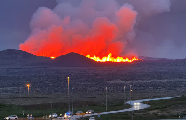 В Исландии началось новое извержение – вулкан выбрасывает фонтаны лавы, фото и видео