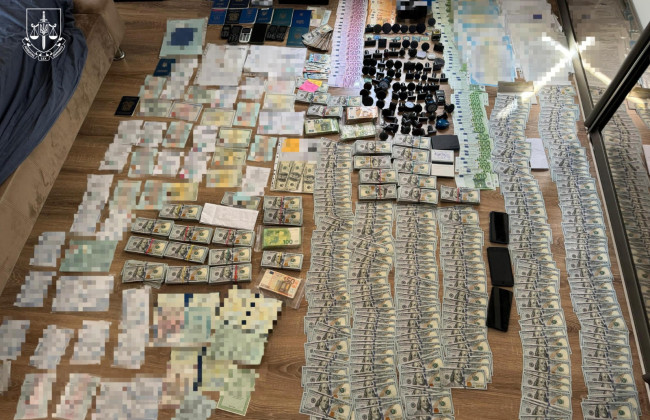 В Одесской области разоблачили сотрудников миграционной службы на оформлении уклонистам загранпаспортов