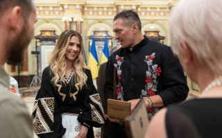 Владимир Зеленский наградил спортсменов Александра Усика и Ольгу Харлан Орденом Свободы